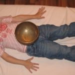Kinder-Klangschalenmassage